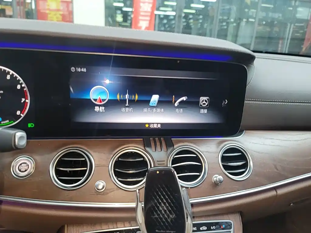 Mercedes-Benz E-Class — миниатюра 13