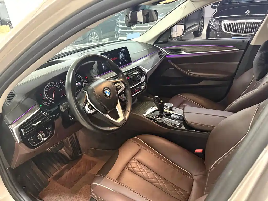 BMW 5 Series — миниатюра 5
