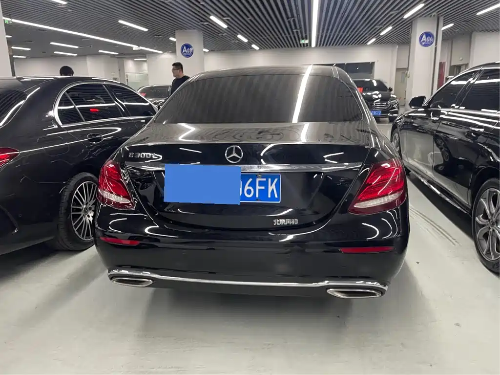 Mercedes-Benz E-Class — миниатюра 10