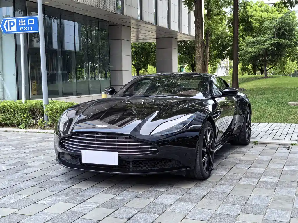 Aston Martin DB11