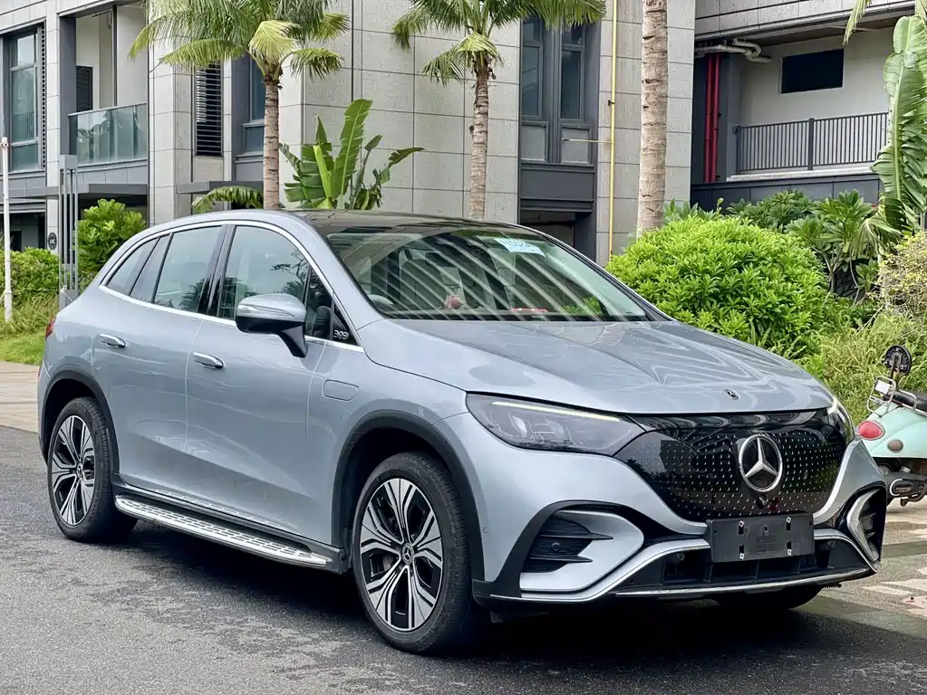 Mercedes-Benz EQE SUV — миниатюра 13