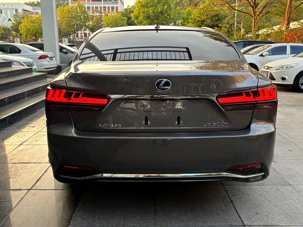 LEXUS LS