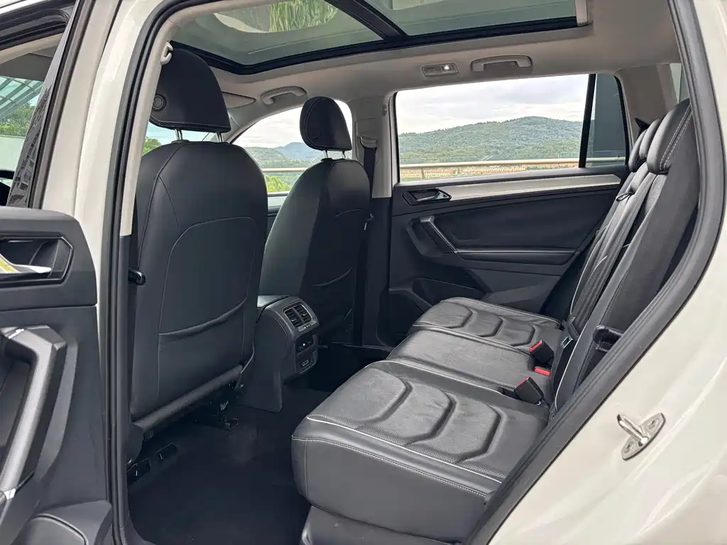 Volkswagen Tiguan L — миниатюра 16