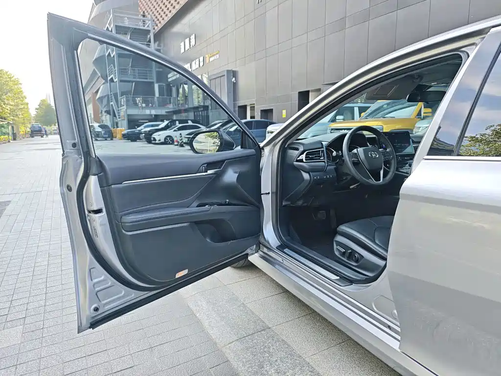 Toyota Camry — миниатюра 18