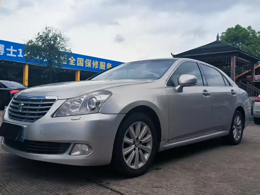 Toyota Crown 2010