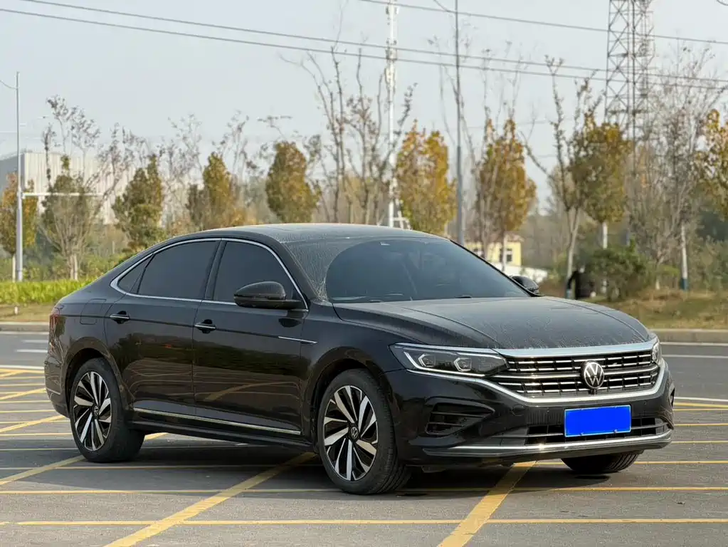 Volkswagen Passat 2022 330TSI Luxury