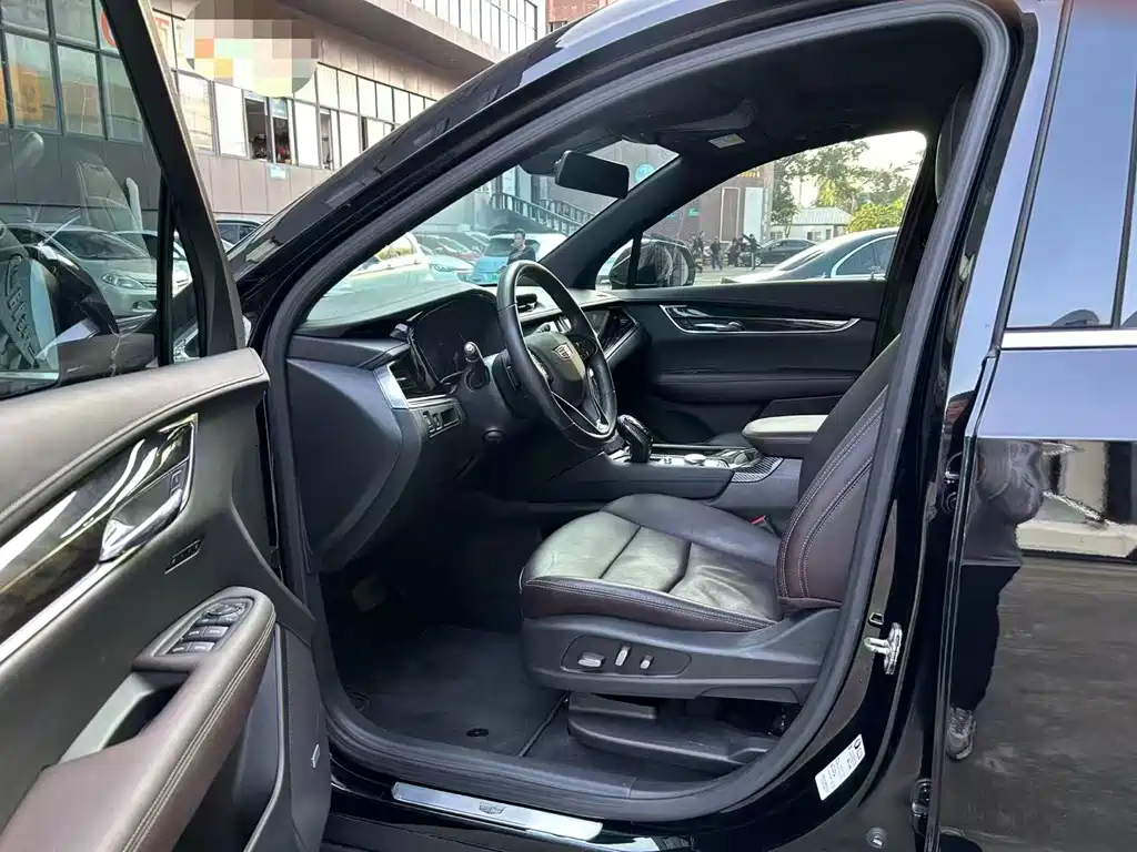 CADILLAC XT6