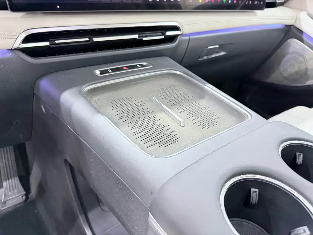Voyah Dreamer PHEV 4WD Flagship Kunpeng Edition, фото 13
