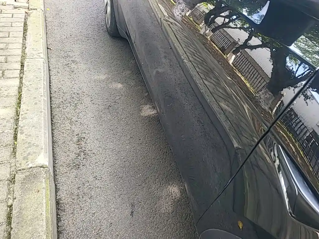 Tesla Model Y — миниатюра 21