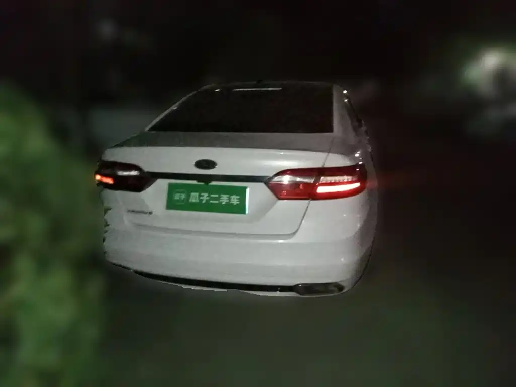 Ford Taurus — миниатюра 3