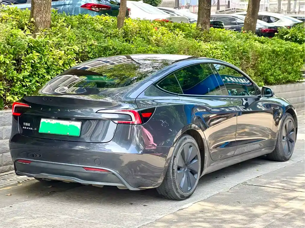 Tesla Model 3 — миниатюра 10