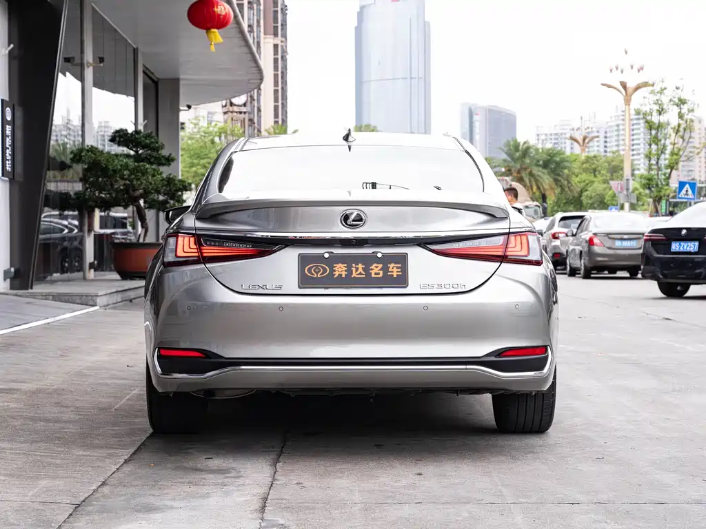 Lexus ES 2022 300h Premium