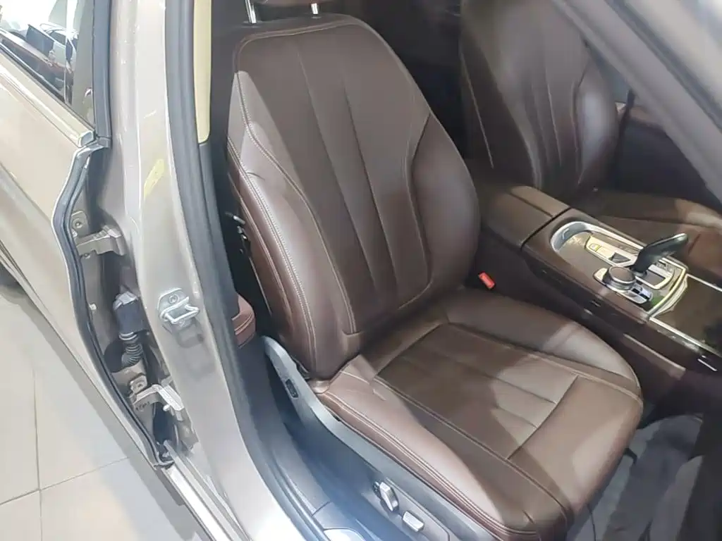 BMW 7 Series — миниатюра 25