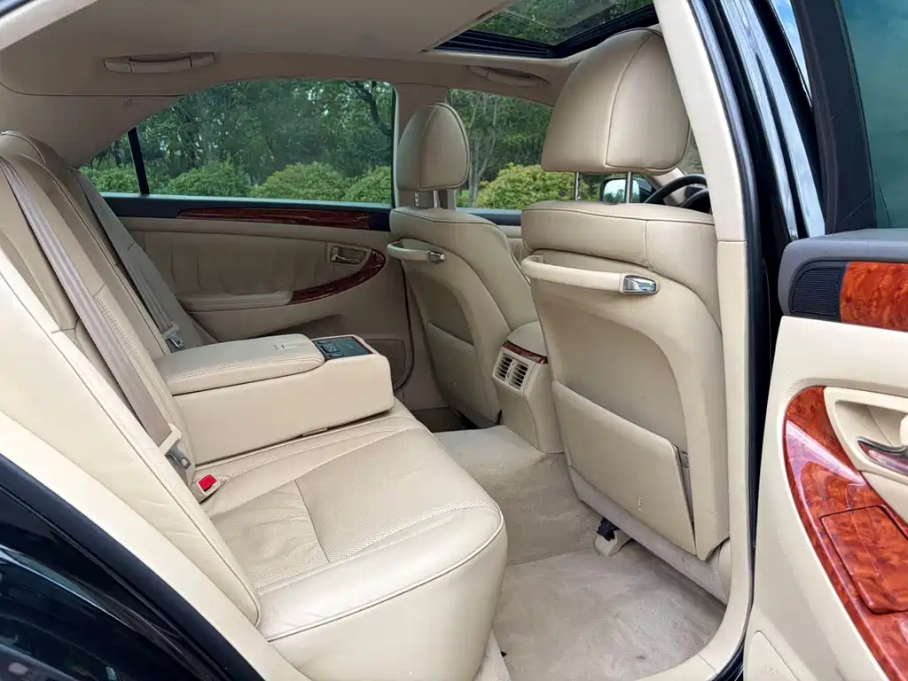 Toyota Crown — миниатюра 5