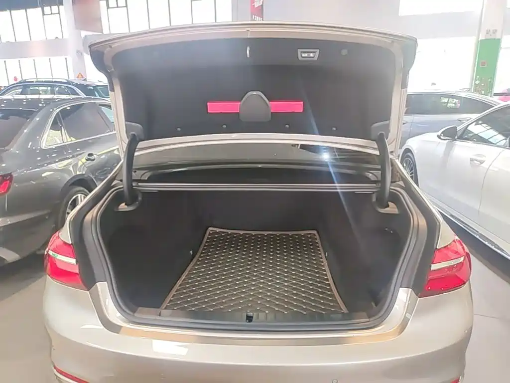BMW 7 Series — миниатюра 19