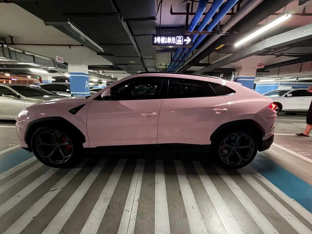 Lamborghini Urus — миниатюра 11