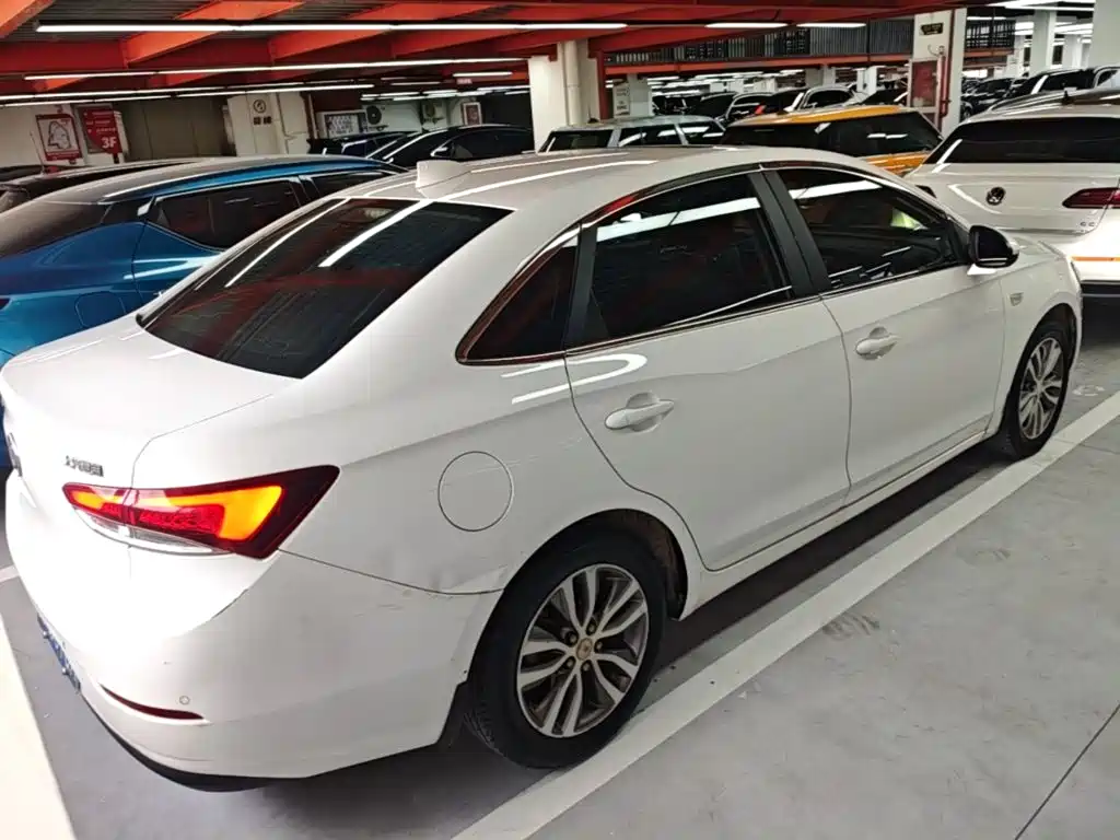 Buick Excelle — миниатюра 7