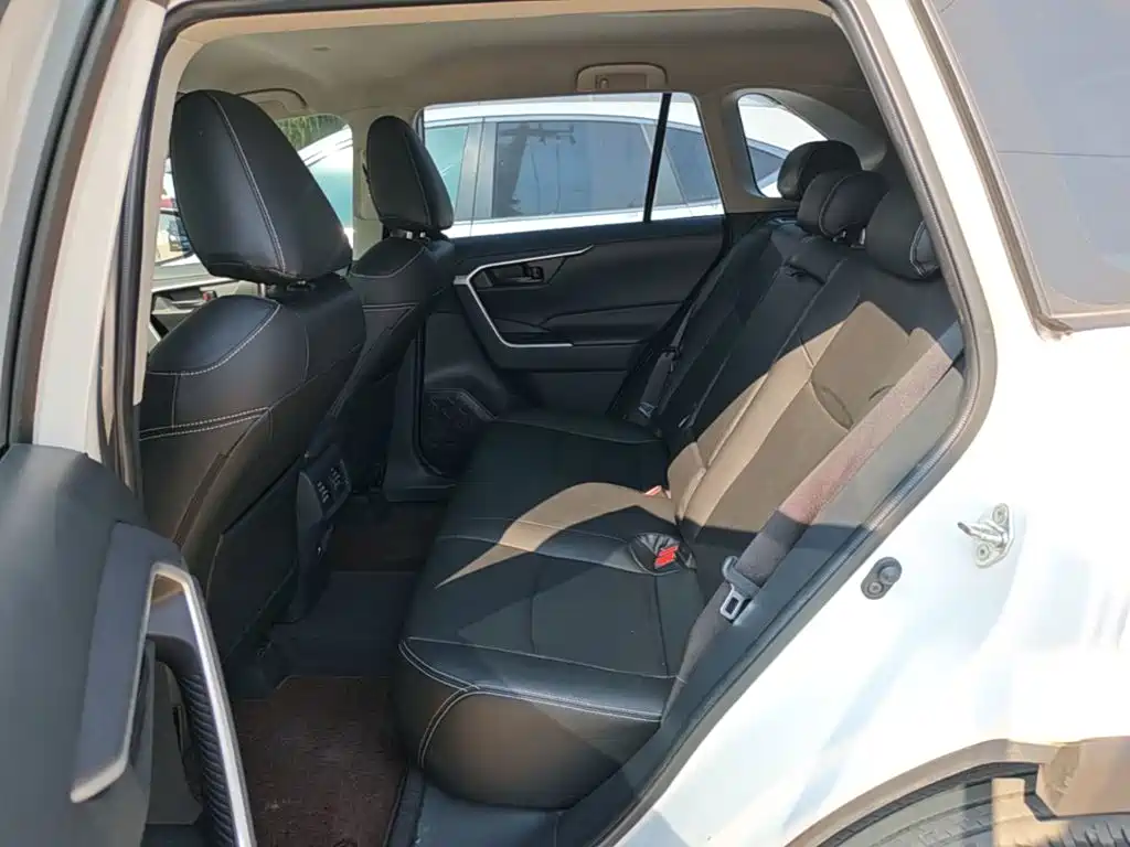 Toyota RAV4 — миниатюра 17