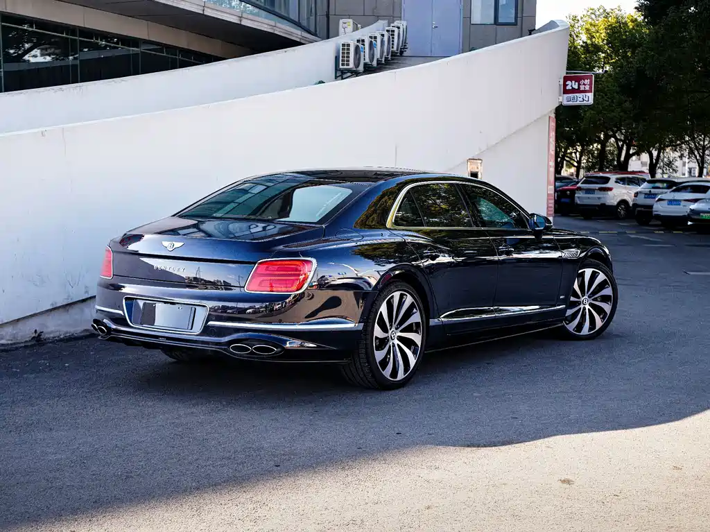 Bentley Flying Spur — миниатюра 8