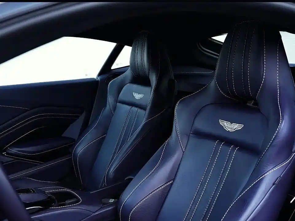 Aston Martin V8 Vantage — миниатюра 9