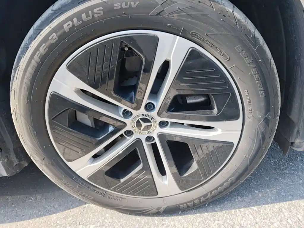 Mercedes-Benz EQE SUV — миниатюра 12