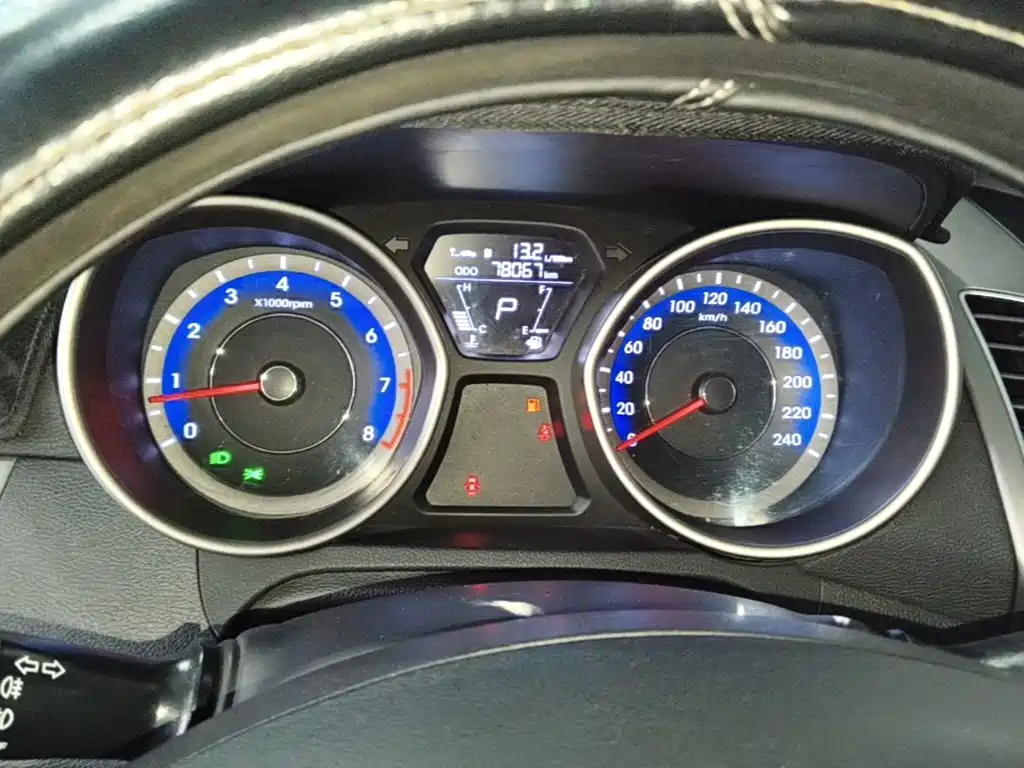 Hyundai Elantra Langdong — миниатюра 12