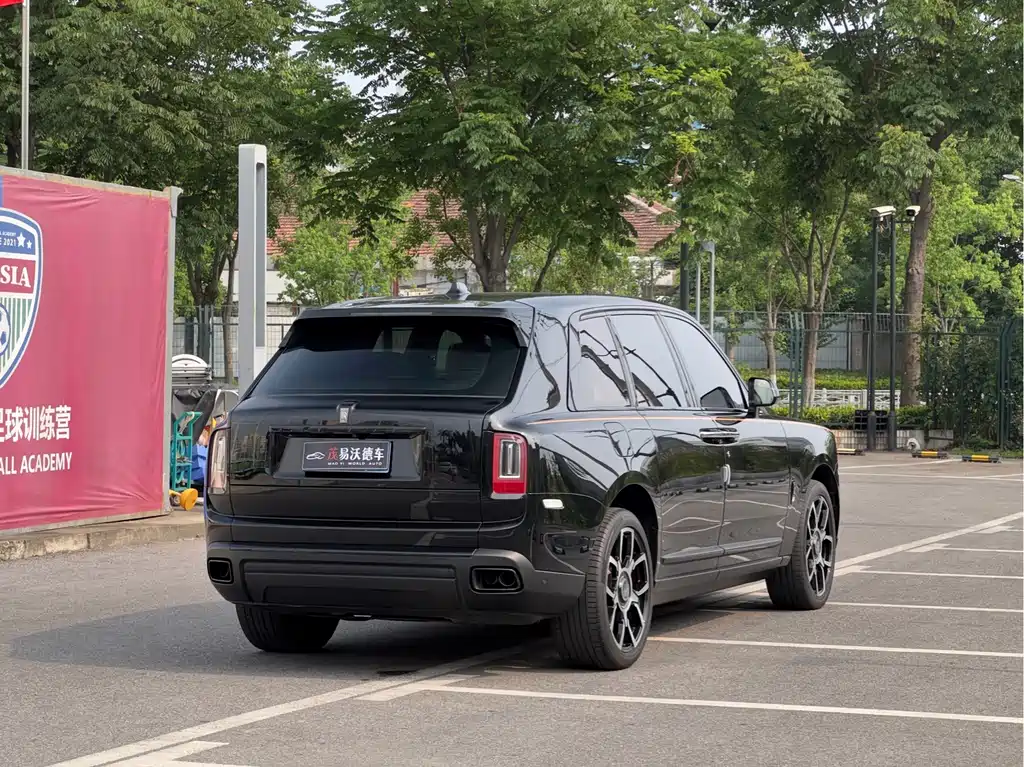 Rolls-Royce Cullinan 2024 мест