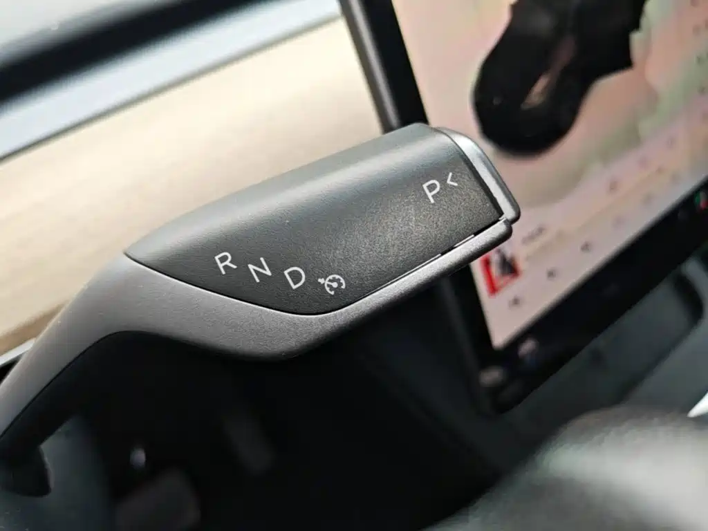 Tesla Model Y — миниатюра 14