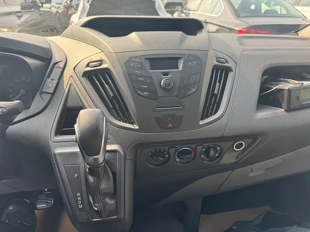 Ford Transit — миниатюра 7