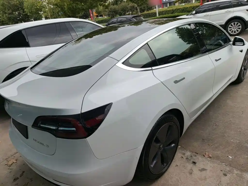 Tesla Model 3 — миниатюра 7