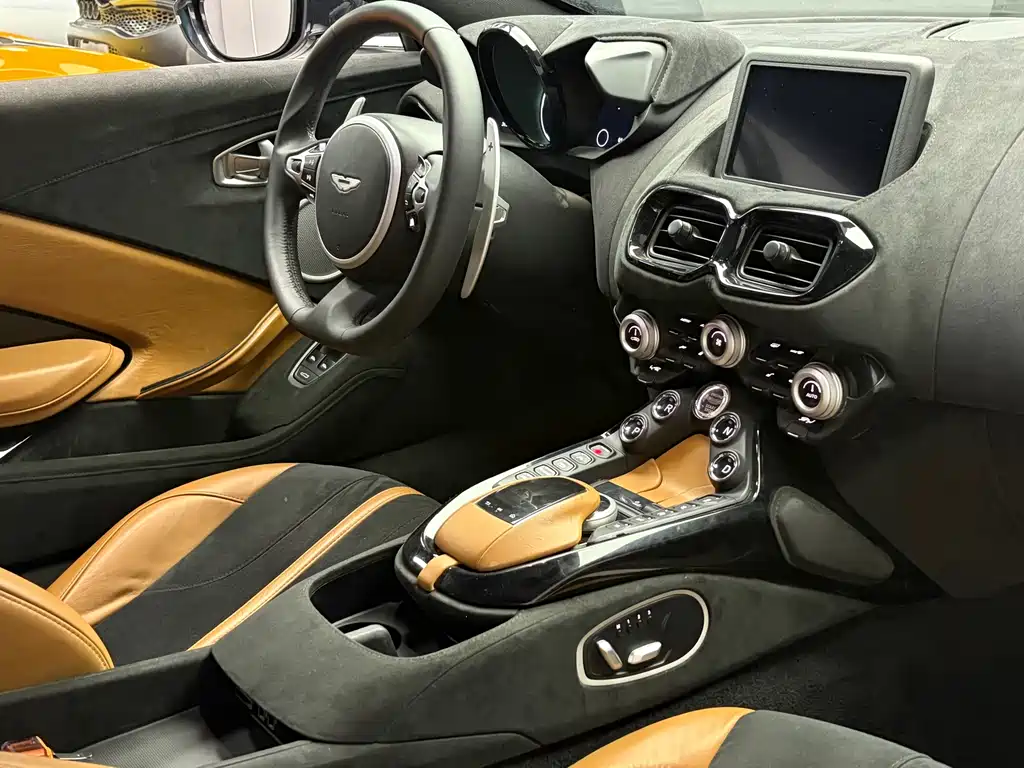 Aston Martin V8 Vantage — миниатюра 19
