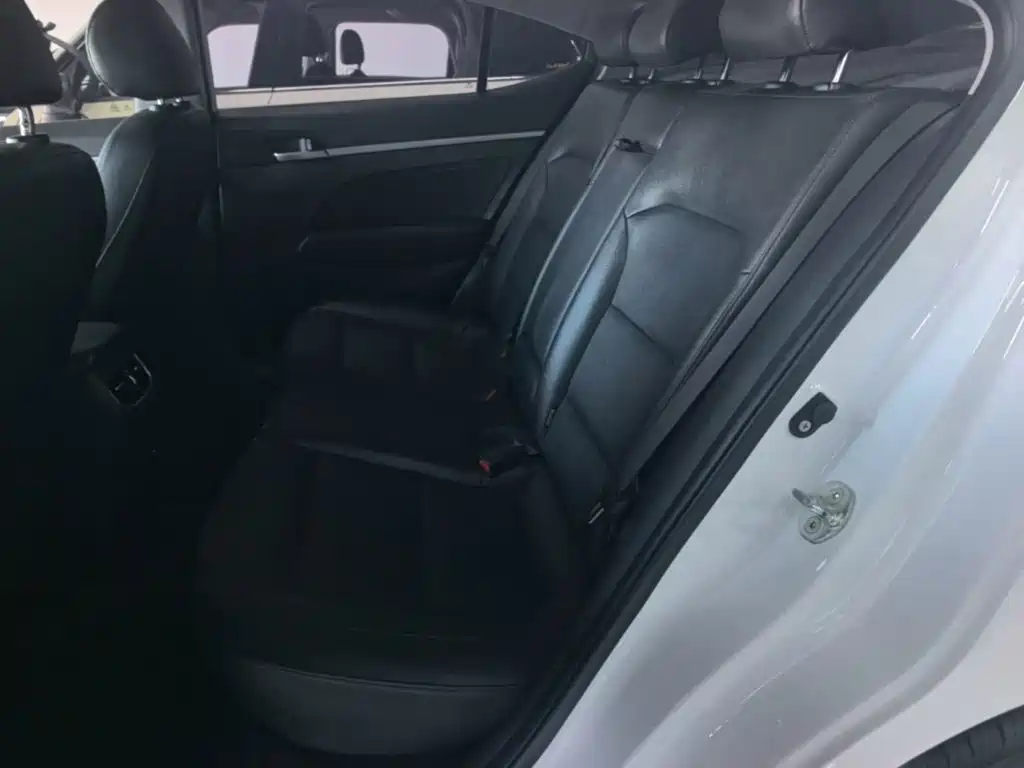 Hyundai Elantra — миниатюра 17