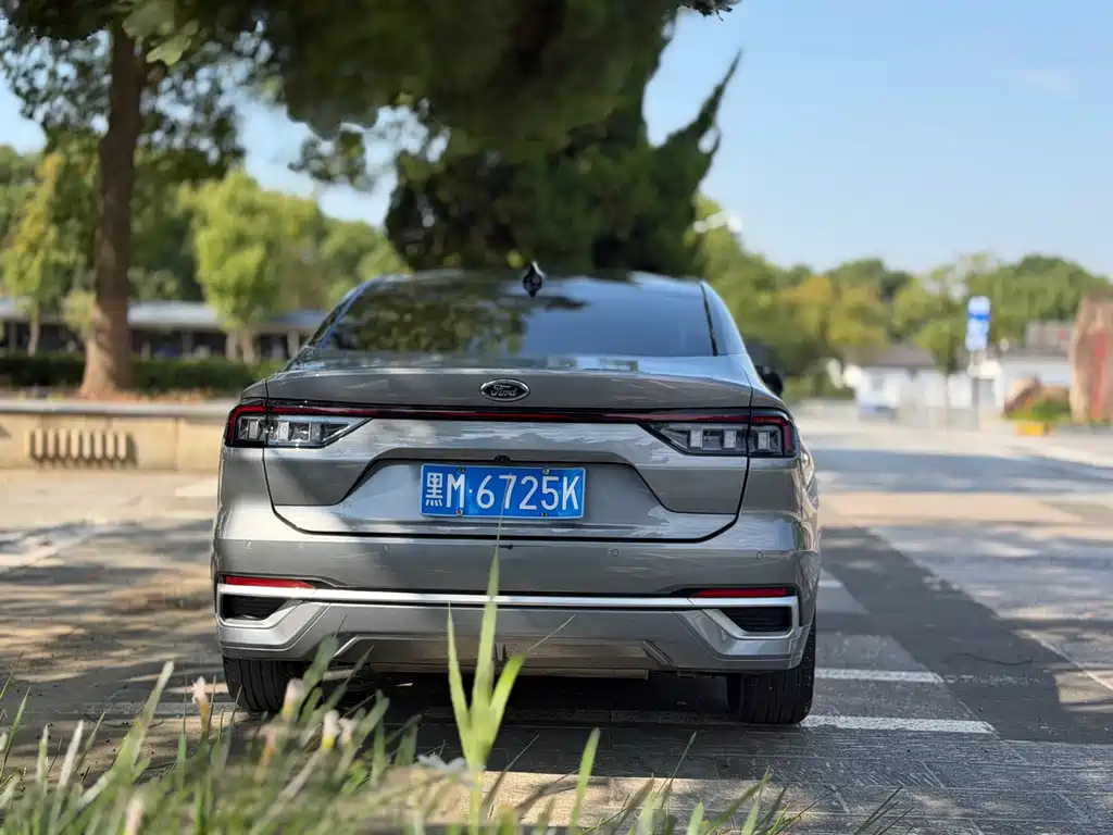 Ford Mondeo — миниатюра 6