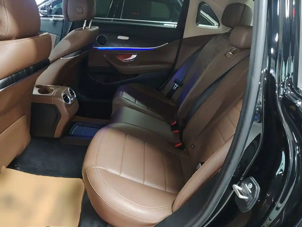 Mercedes-Benz E-Class — миниатюра 17
