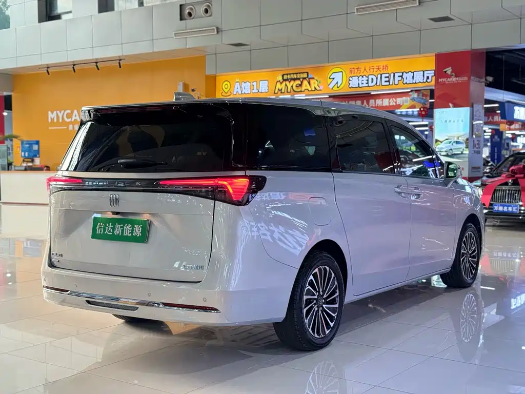 Buick GL8 Hybrid — миниатюра 9