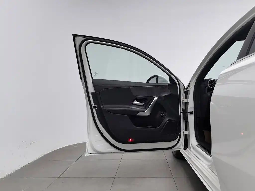 Mercedes-Benz A-Class — миниатюра 8