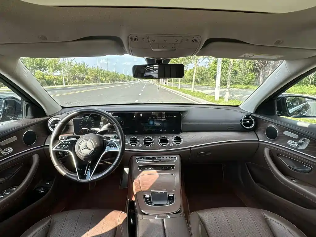 Mercedes-Benz E-Class — миниатюра 11