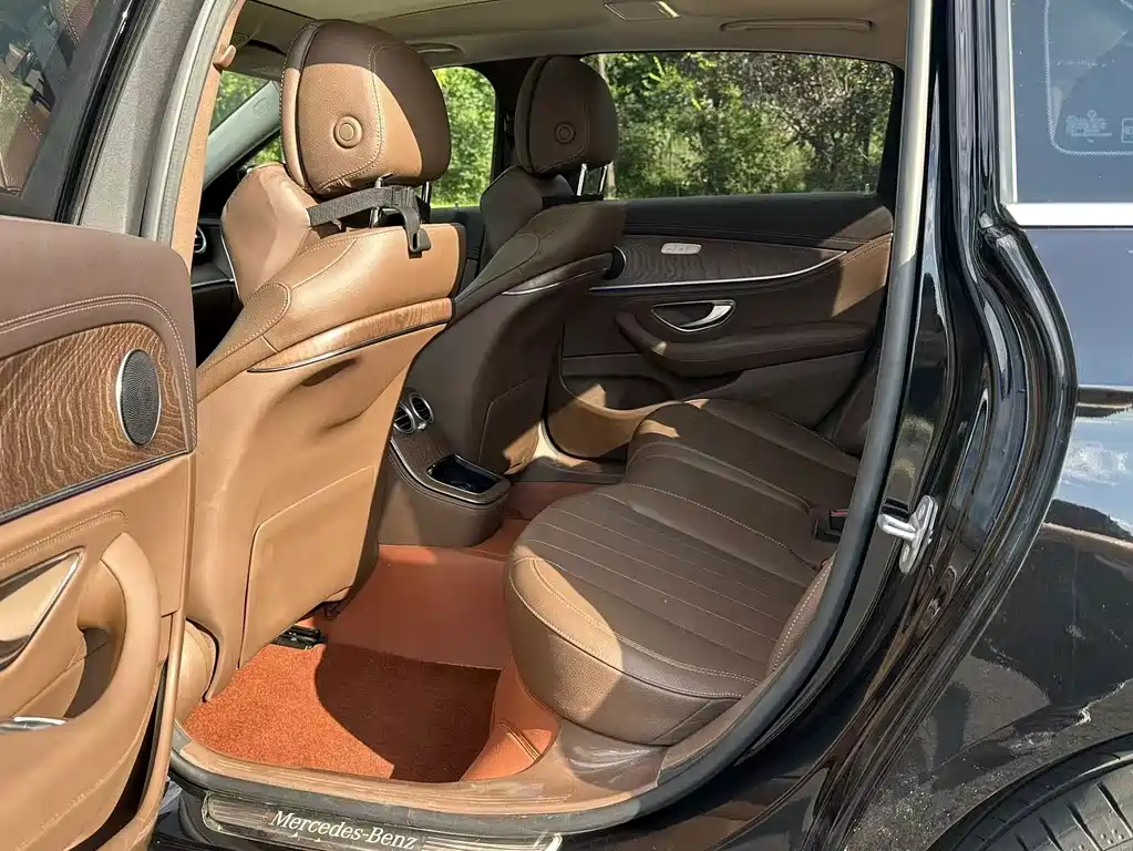 Mercedes-Benz E-Class — миниатюра 12