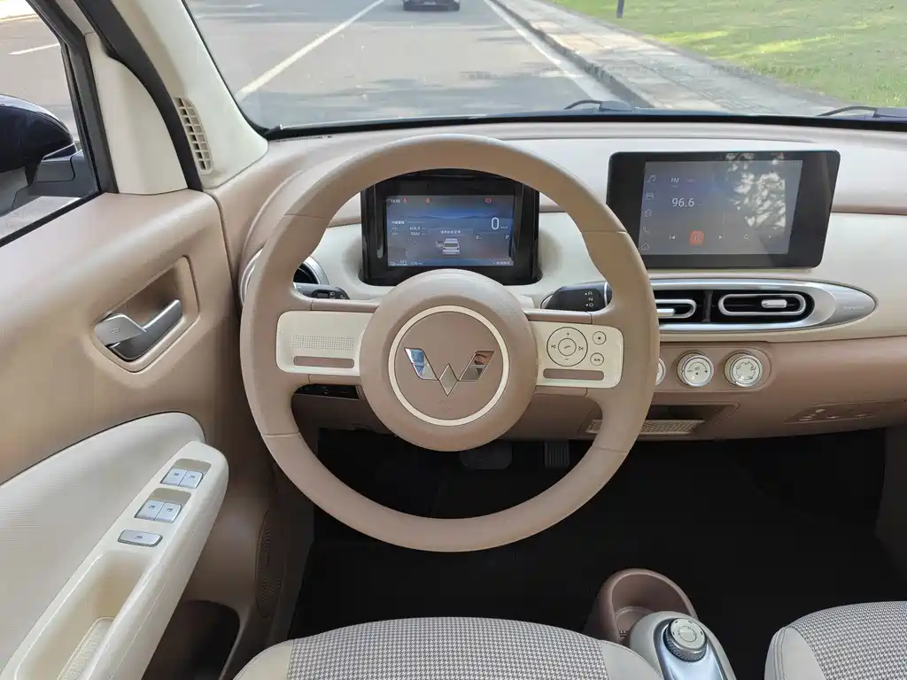 Wuling MINIEV — миниатюра 9