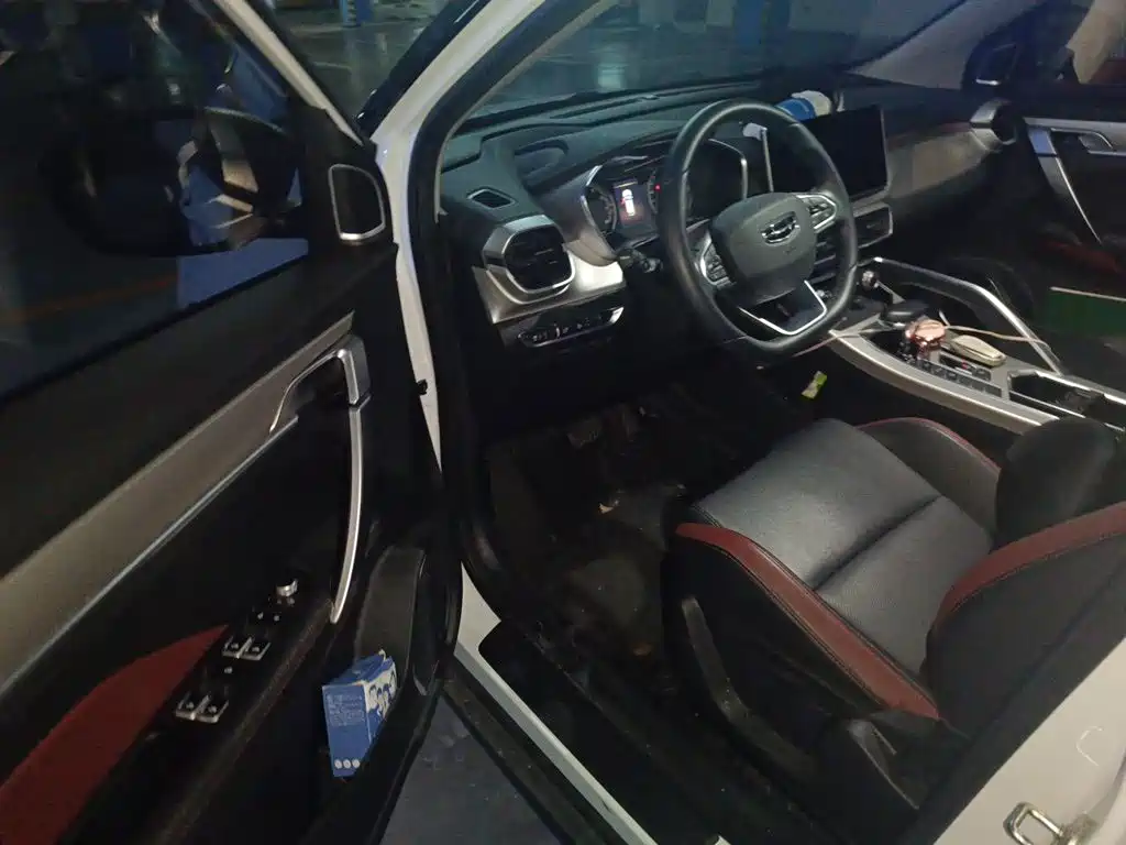 Geely Binyue — миниатюра 12