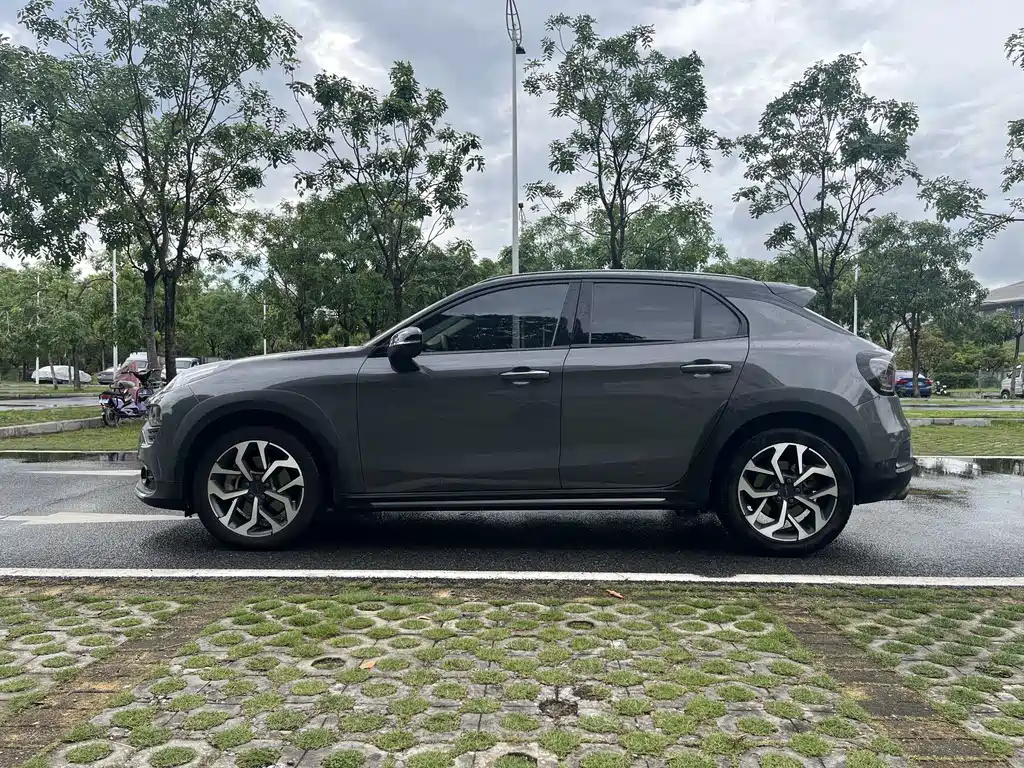 Lynk & Co 02 2018 2.0T DCT Pro V