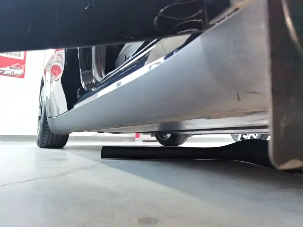 Tesla Model Y — миниатюра 21