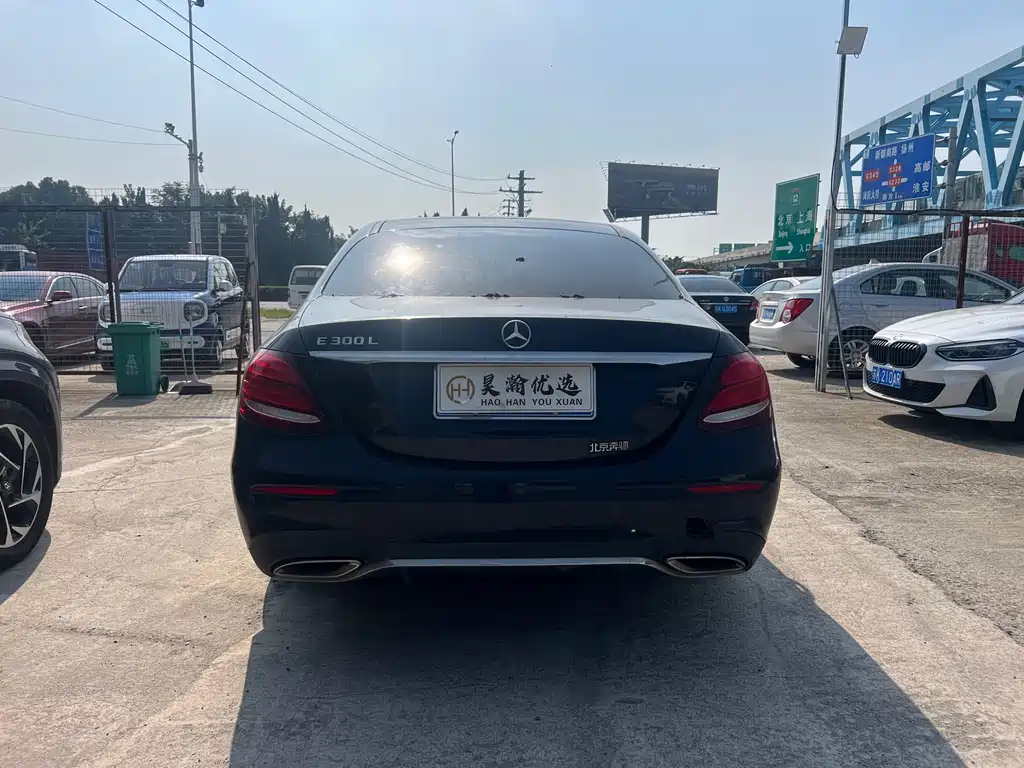 Mercedes-Benz E-Class — миниатюра 7