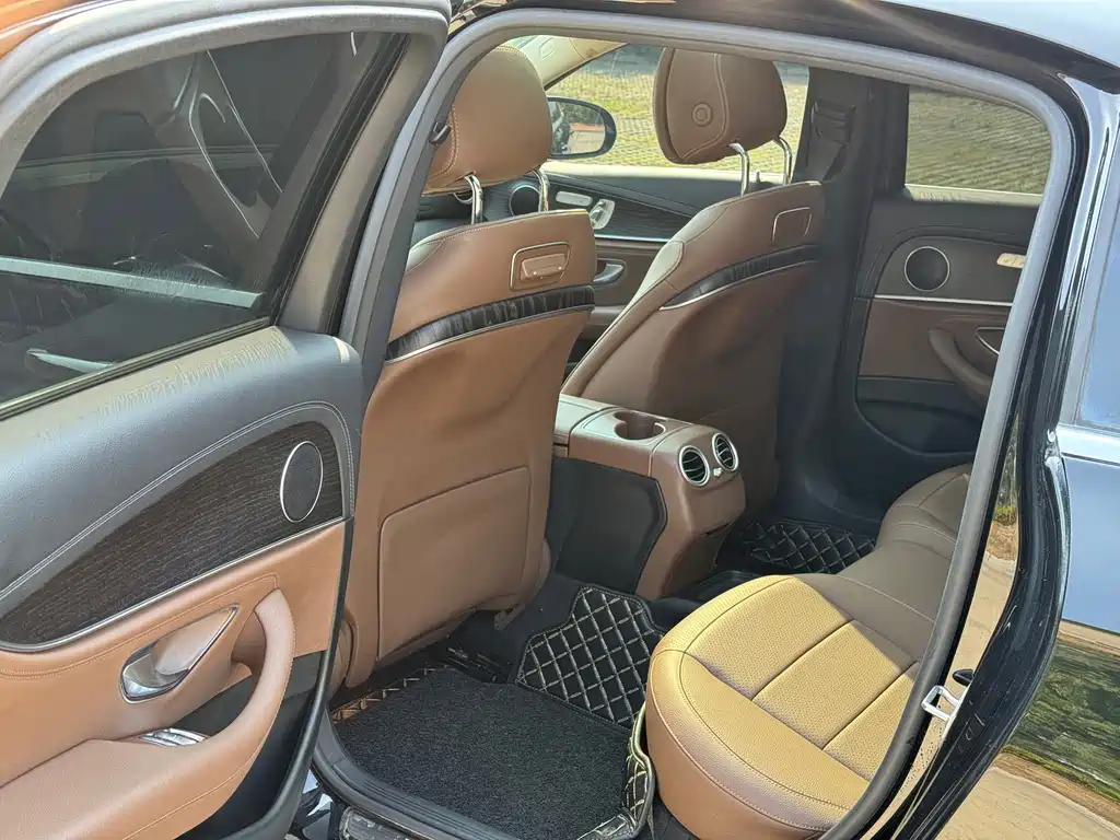 Mercedes-Benz E-Class — миниатюра 10