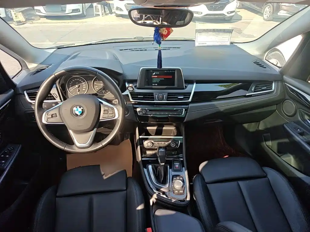 BMW 2 Series Active Tourer — миниатюра 10