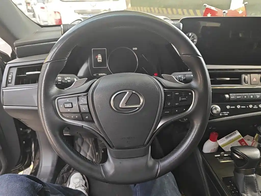 Lexus ES — миниатюра 11