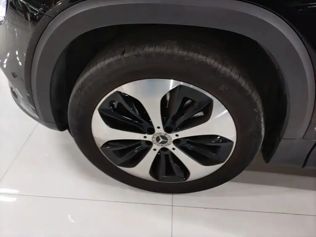 Mercedes-Benz GLB — миниатюра 23