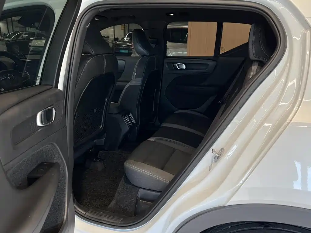Volvo XC40 — миниатюра 11
