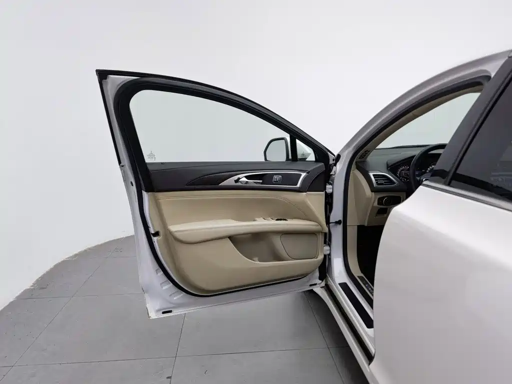 Lincoln MKZ — миниатюра 8