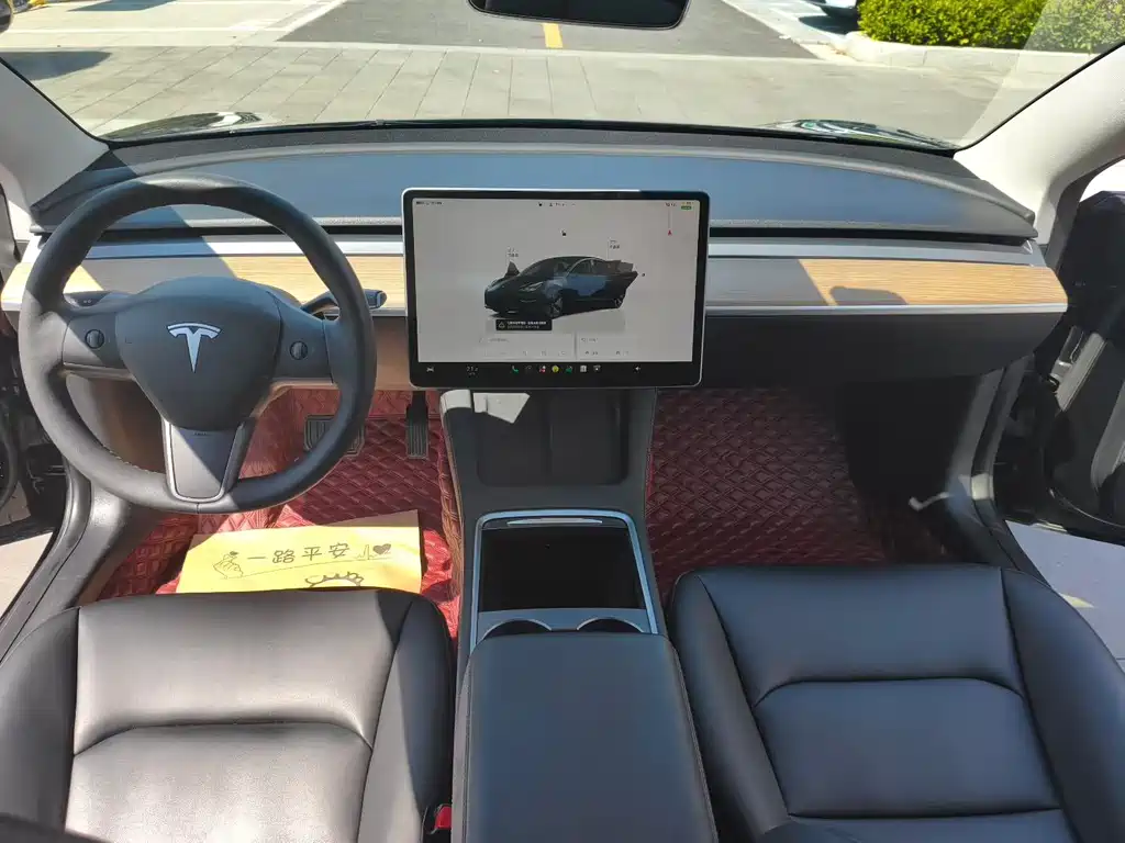 Tesla Model 3 — миниатюра 5